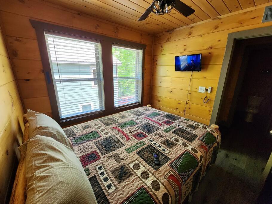 Dancing Bear Cabin- Relax & Enjoy! Сивиървил Екстериор снимка